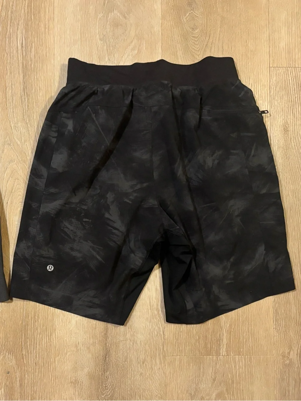 lululemon athletica Men’s Black Marbled Athletic Shorts